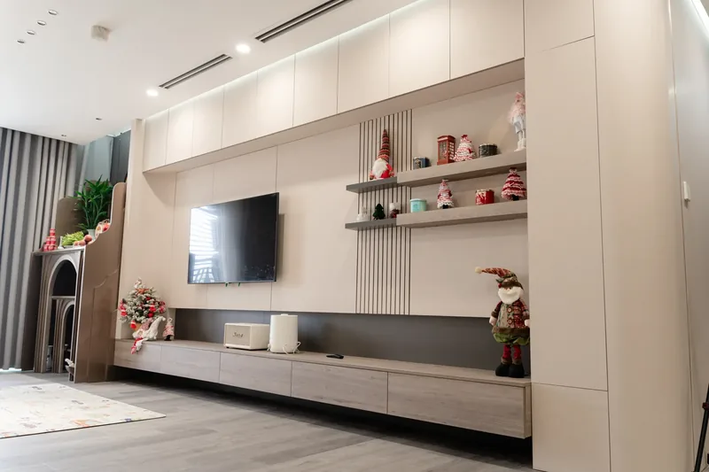 Mảng tường tivi kết hợp lam sóng và kệ trang trí