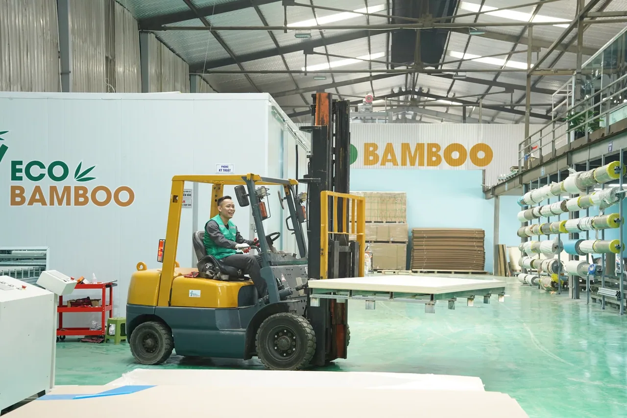 review-chi-tiet-tam-op-than-tre-eco-bamboo-tu-a-den-z