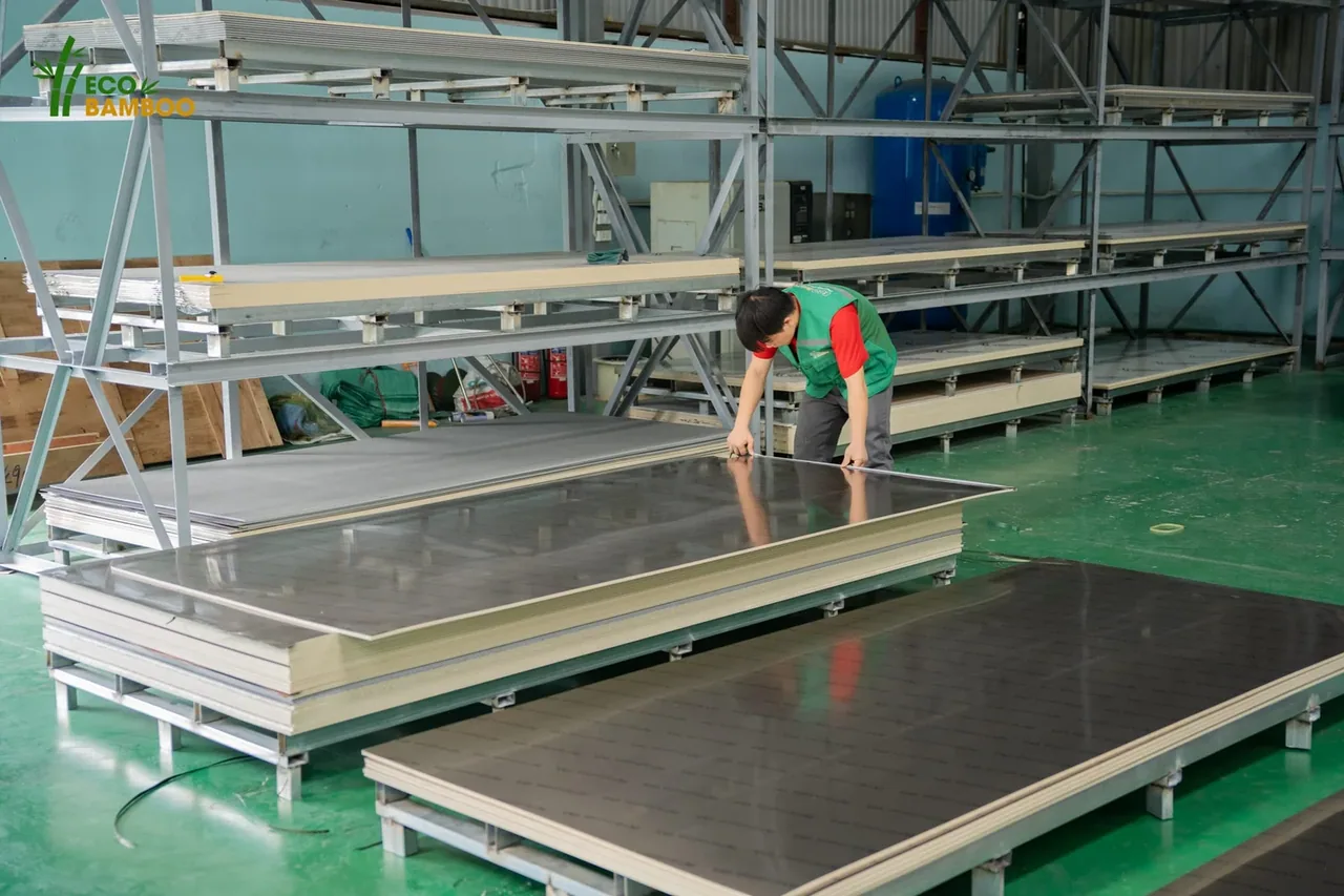 Thi công tấm ốp than tre Eco Bamboo