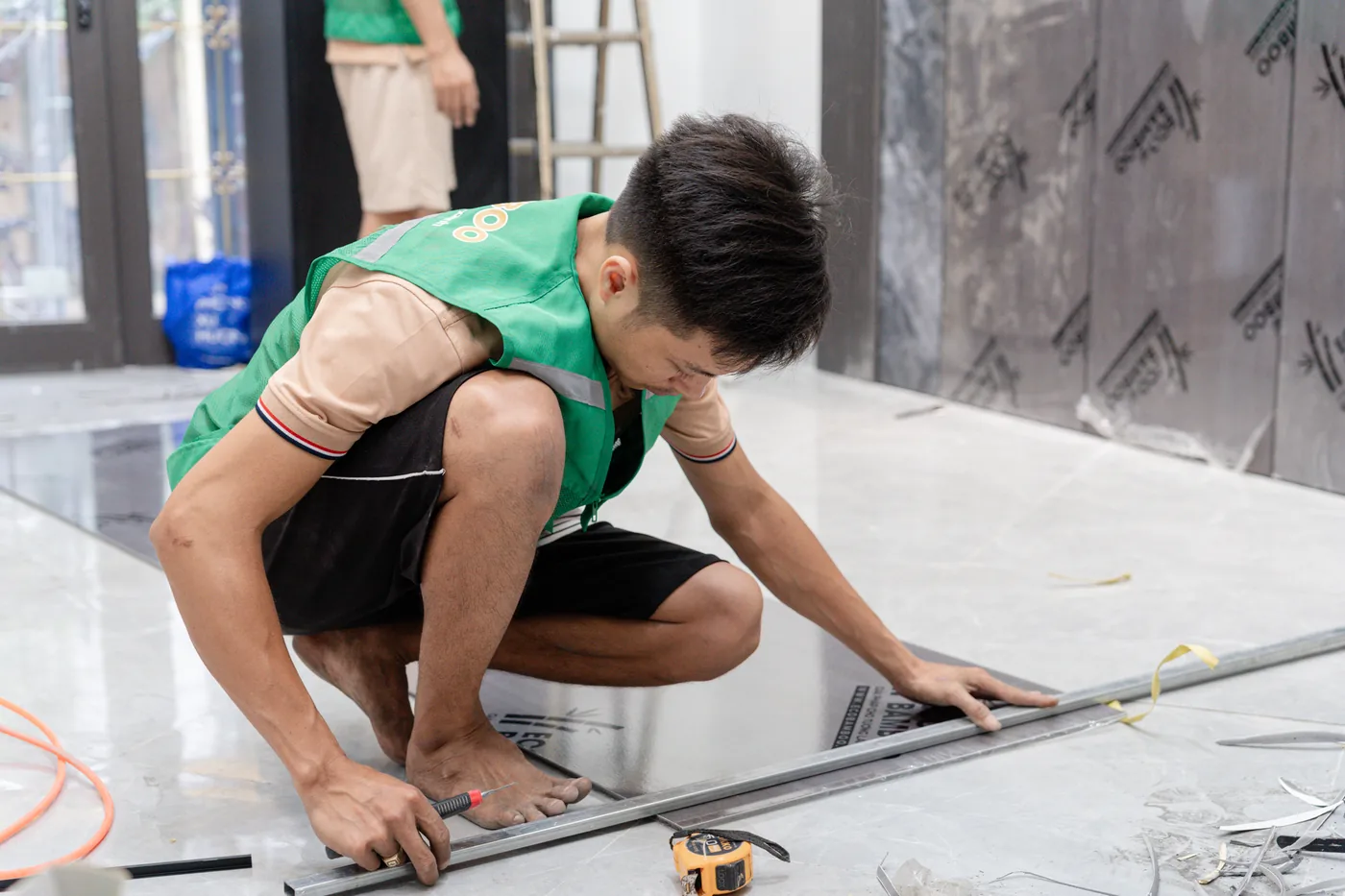 Bước 2–3 — đo và đánh dấu trước khi cắt