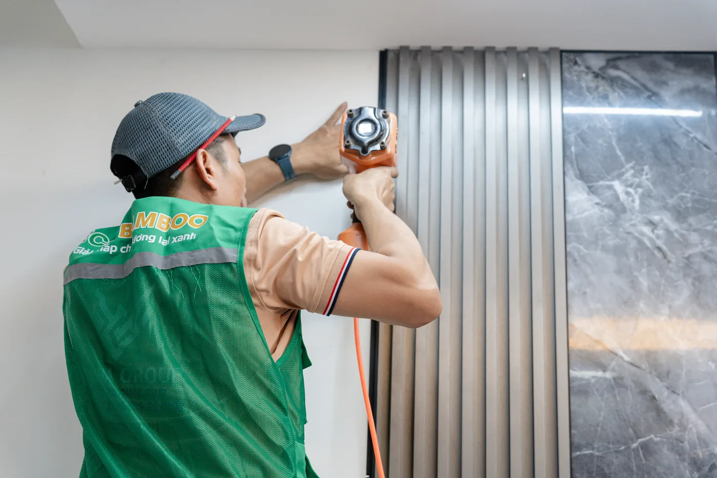 Bước 7 — cố định lam sóng và hoàn thiện mép