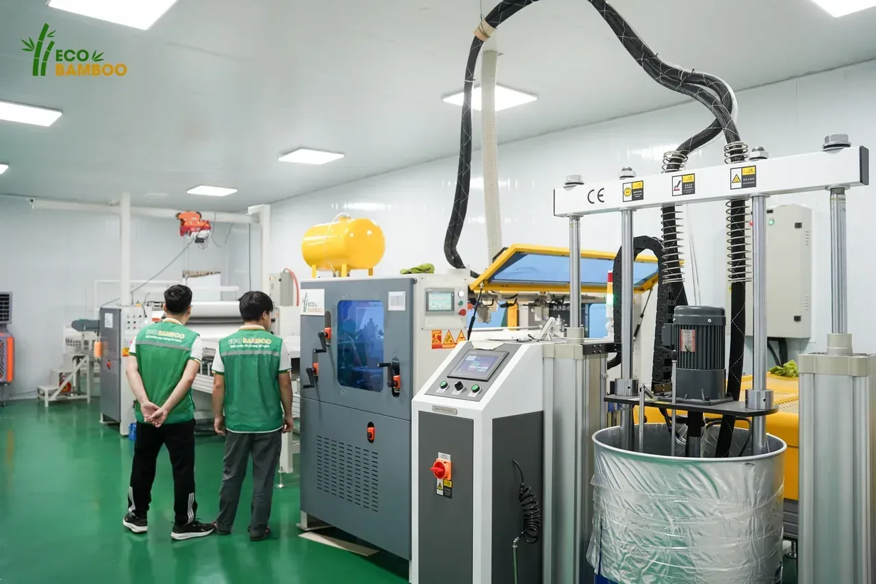 Dây chuyền phủ film PUR tại nhà máy Eco Bamboo